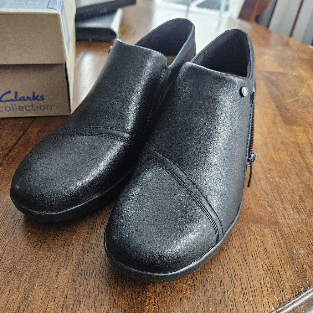 Clarks Suttyn Zip Bootie